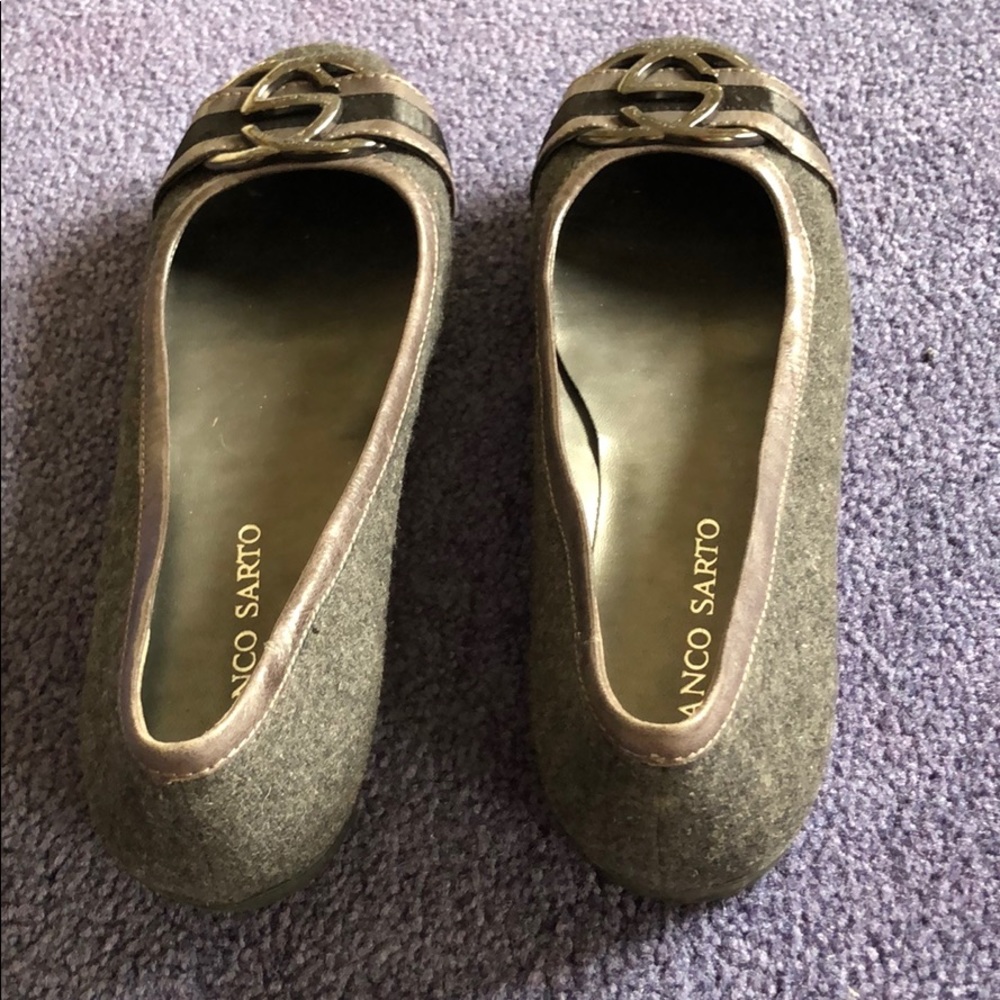 Gray Flats - Picture 3 of 4